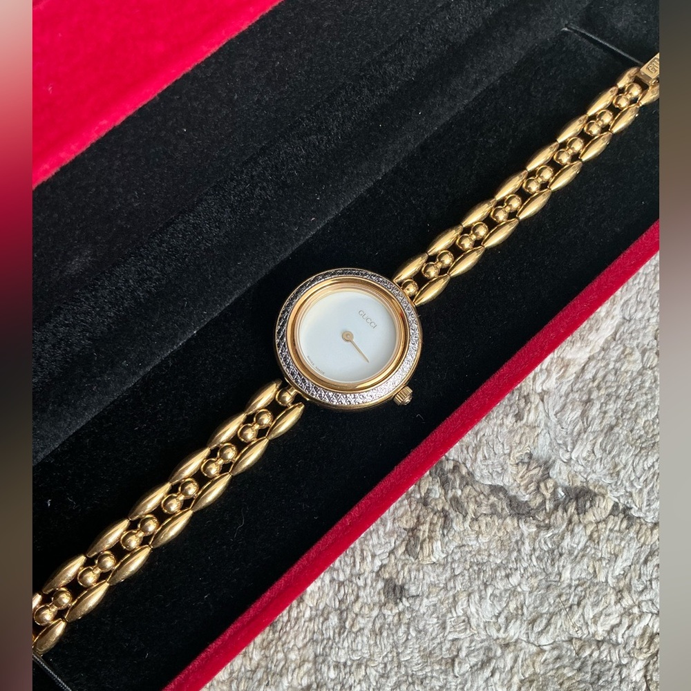 Beautiful DRESSY GUCCI chain bezel watch🔥🔥🔥 - Picture 15 of 16